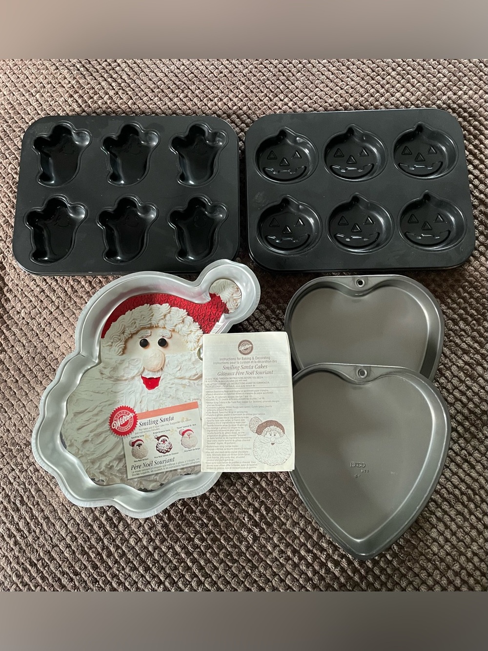 Holiday Cake/Cupcake Baking Pans Lot of 5